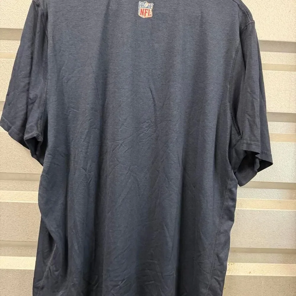 Nike Men's Navy and Black T-shirt